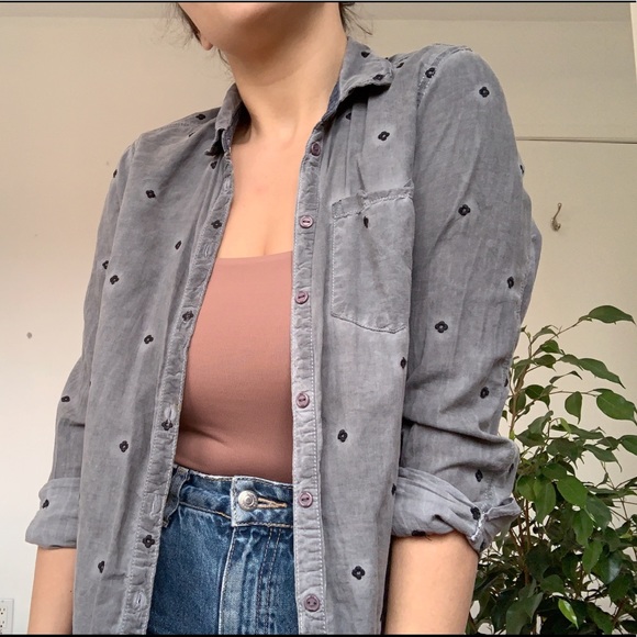 ⚡️3/$30⚡️Grey Button Down - Picture 3 of 3
